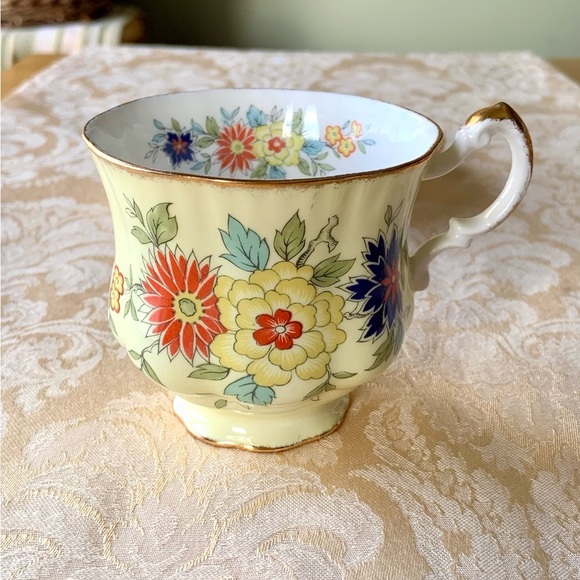 Paragon Oriental Series china cup and saucer - Picture 3 of 9